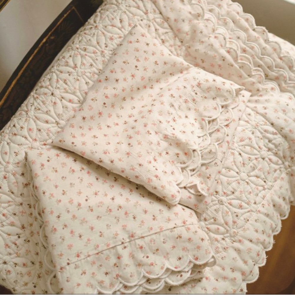 ISO Doen Shams or Quilt!